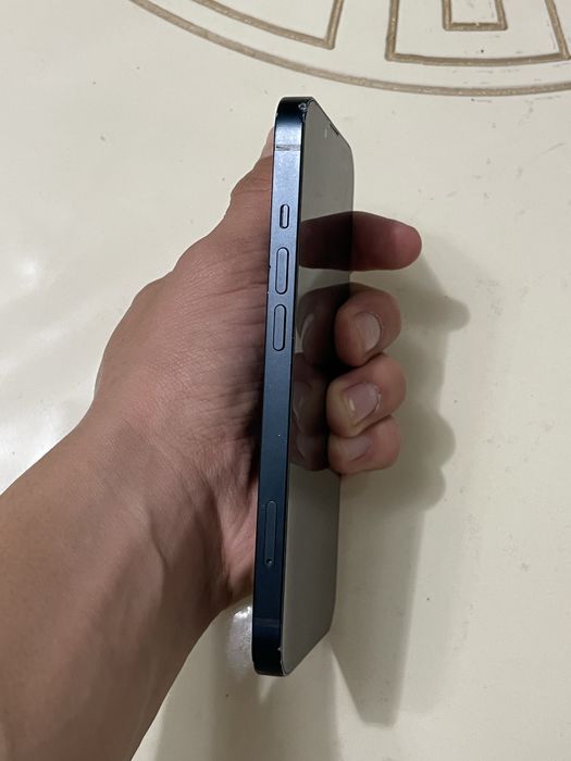 Продам 13 айфон идеальный