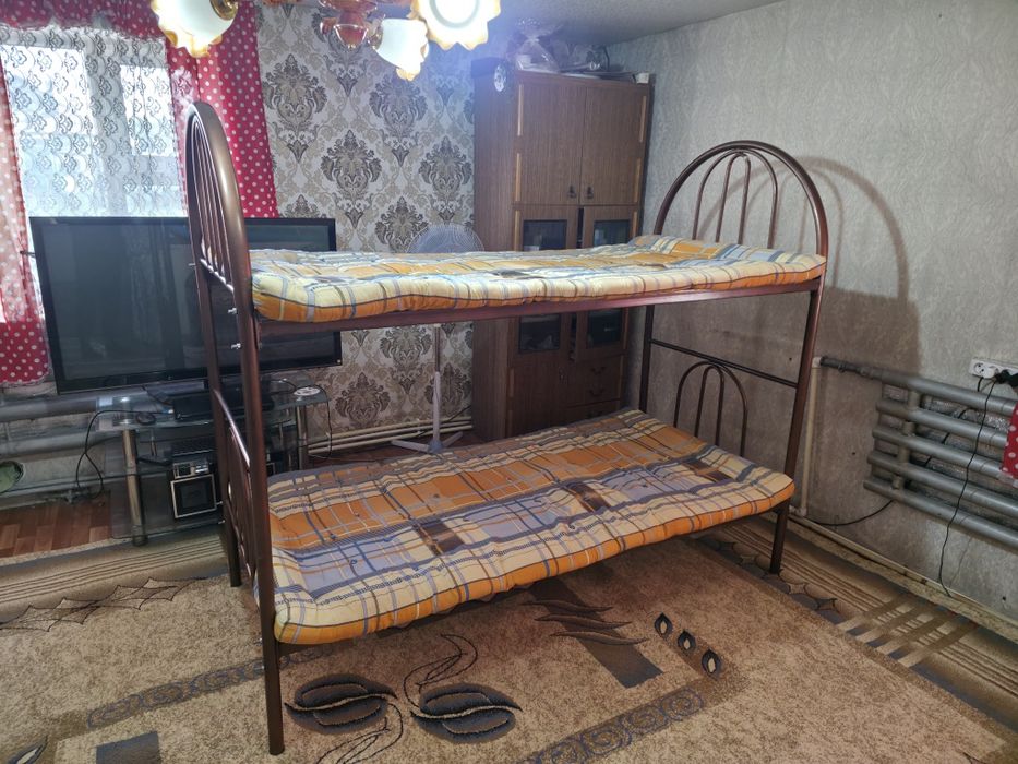 Кровать  двухяросная продам