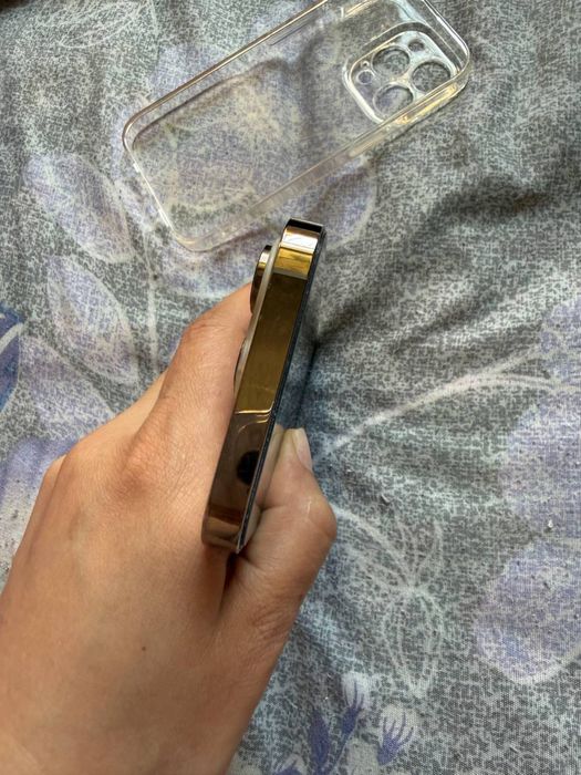 Iphone 14 pro gold