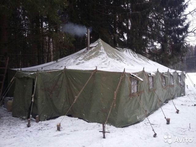 Брезентовая палатка в горах в горах