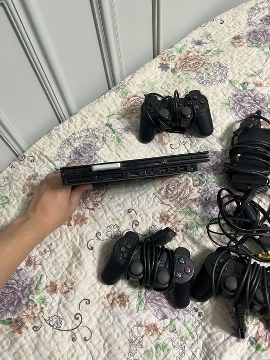 Плештейшн 2 3 джостикпен сатылды