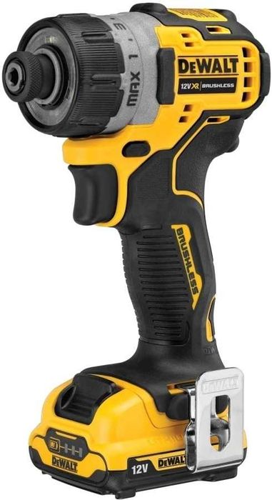 DeWALT шуруповерт DCF601D2