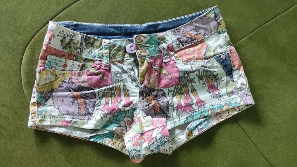 Шарени къси панталони XS