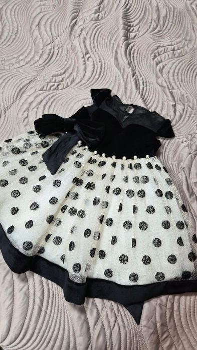 Продам детские платья одежду