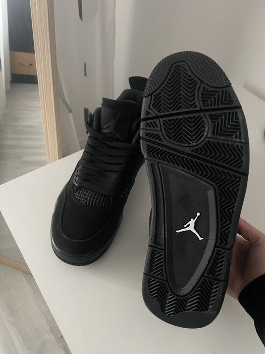 Jordan 4 black cat nepurtati