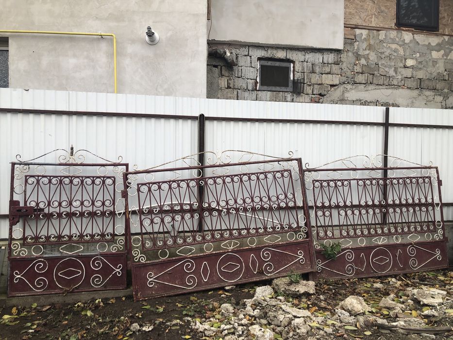 Vand porti pentru gard + tevi !