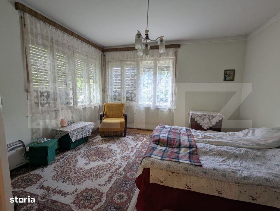 Casa impartita in 2 apartamente de 75 mp, teren 384 mp - Dambul Rotund