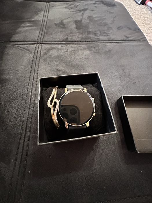 Елегантен дамски часовник с гривна