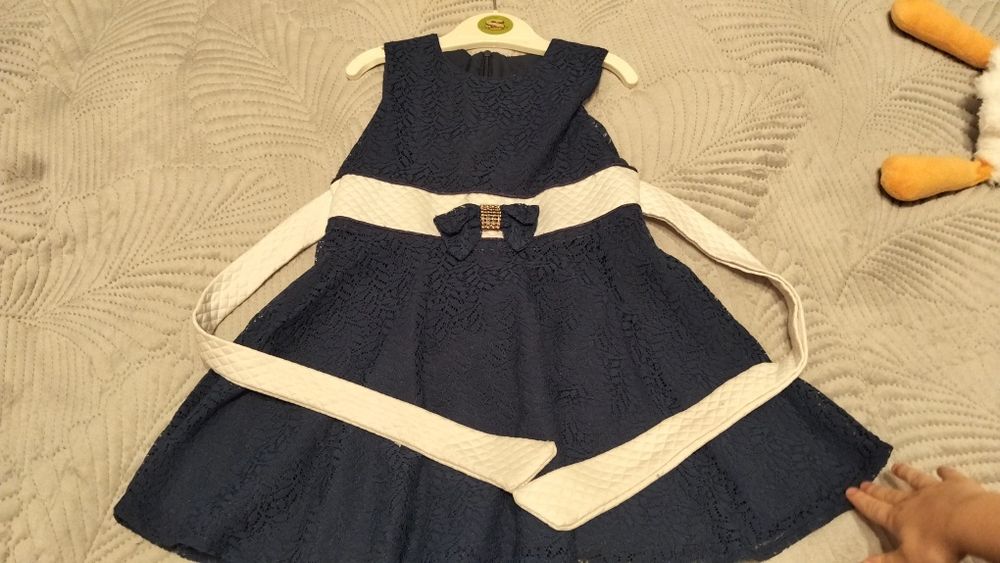 Продам нарядные платья