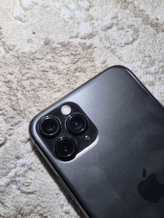 Iphone 11 pro В хорошем состояние.