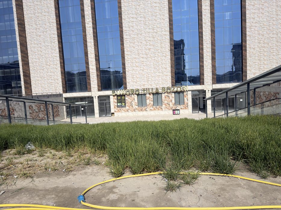 Karvon shoping tilla bozoridan magazin tezda sotiladi