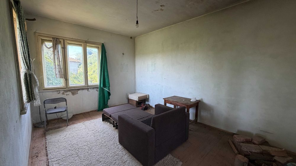 Продава се : Къща в село Буря