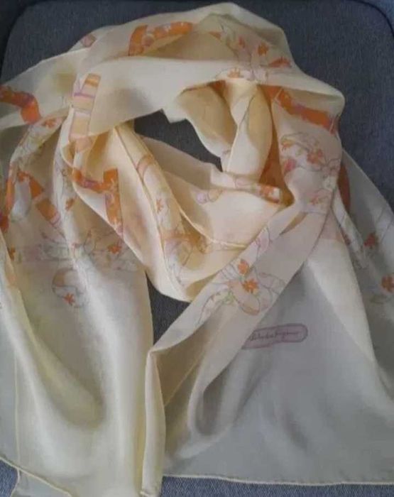 Esarfa Ferragamo, matase naturala, 170 lei