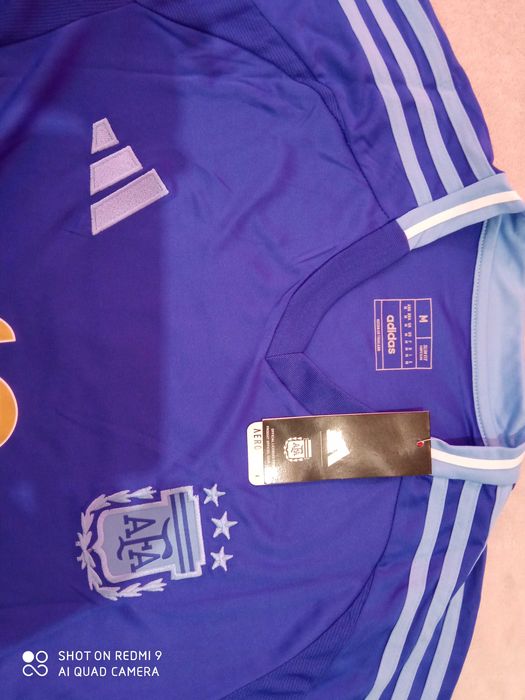 чисто нови тениски