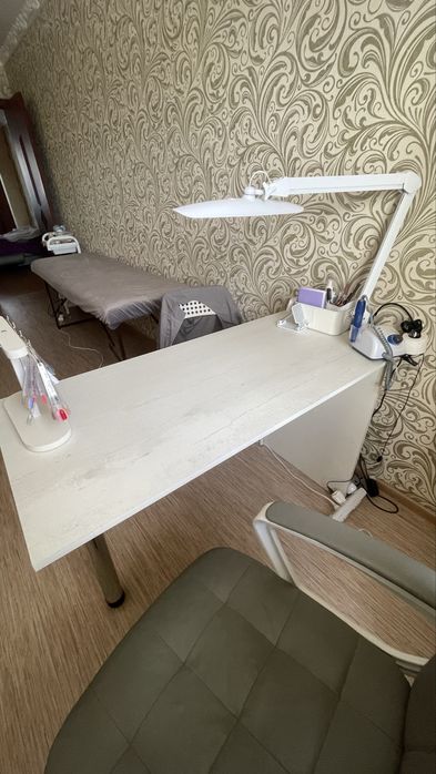 Маникюрный стол