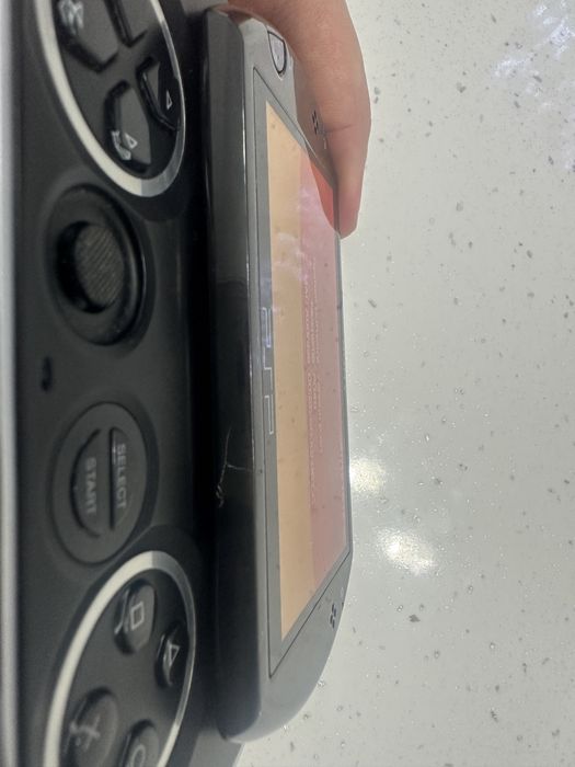 Vand psp go sau schimb cu controller de switch 2