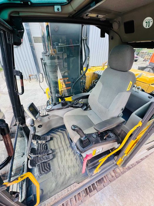 Excavator pe senile cu lama Volvo EC 140 CL, an 2009, 15 tone, 2x cupe