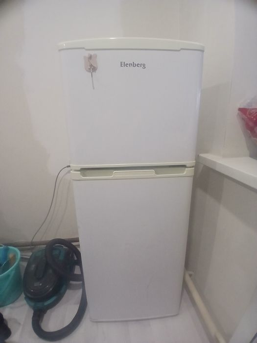 Продам холодильник работает отлично