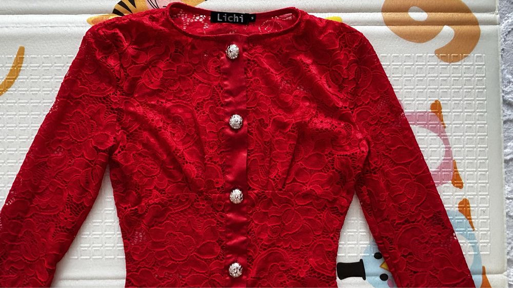 Красное очень красивое платье