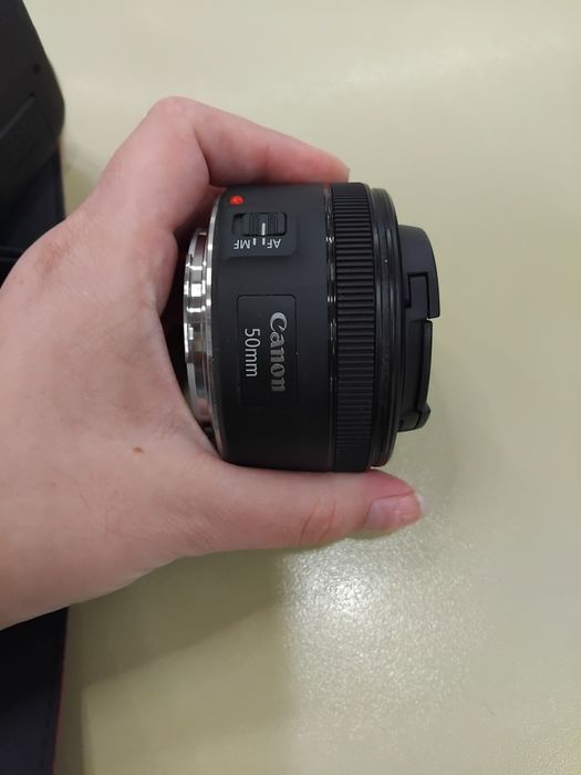 Фотоапарат Canon EOS 800D + 2 обектива + оригинален статив