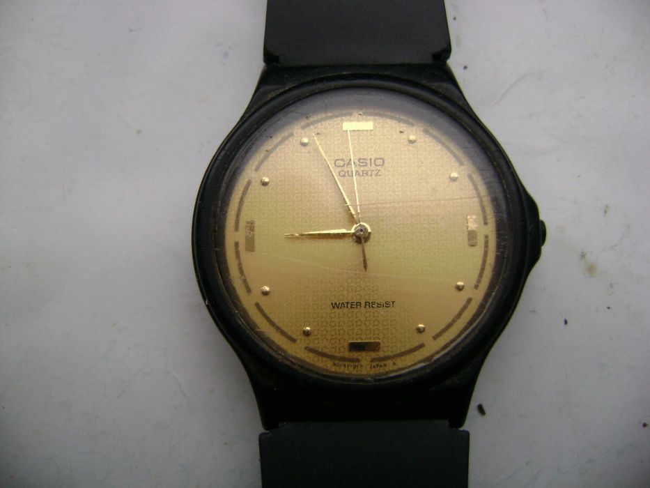 Продавам 5 броя каварцови часовника Casio