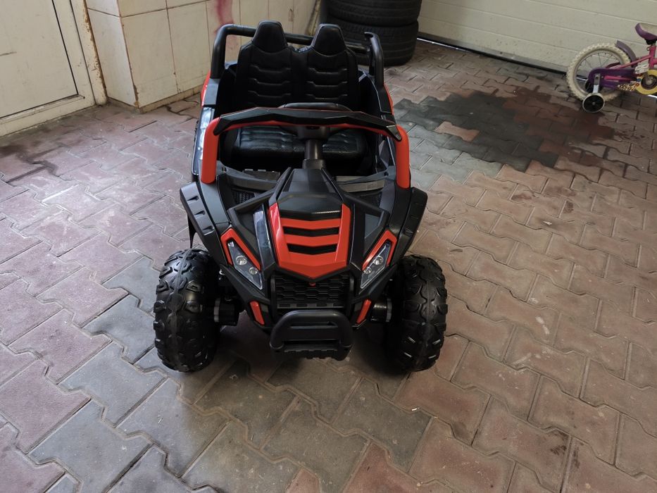 Mașinuța electrică 4x4 cu telecomandă copii
