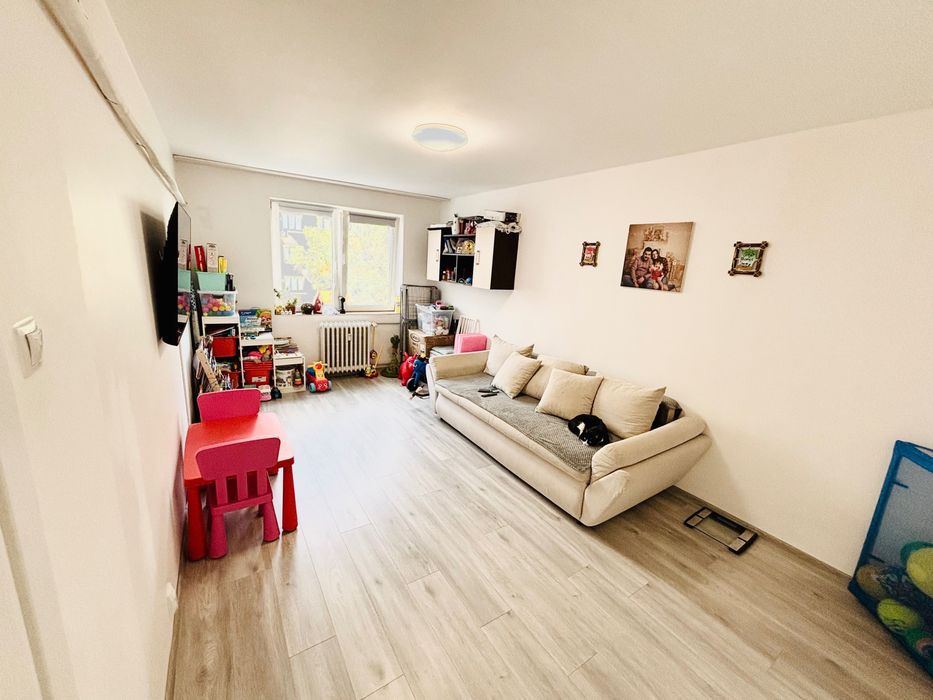 Vând apartament 3 camere