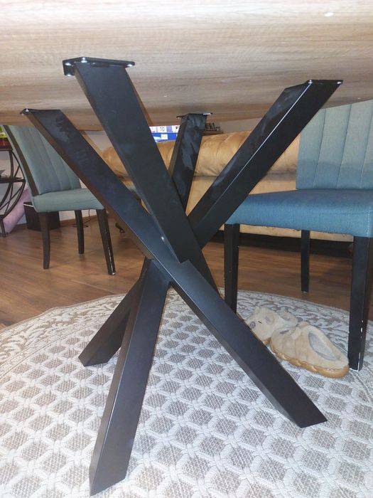 Продавам трапезна маса