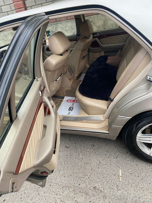 Машина Mercedes 140