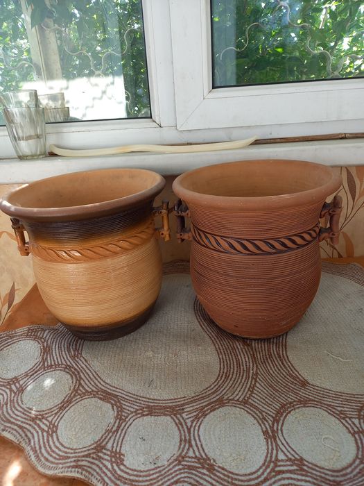 Продам керамические горшки под цветы.