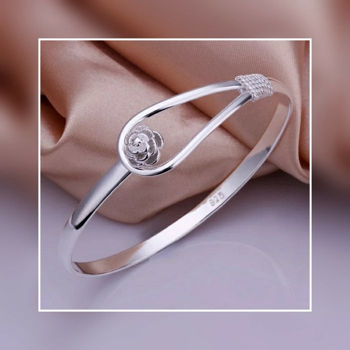 Сребърни гривни за дами