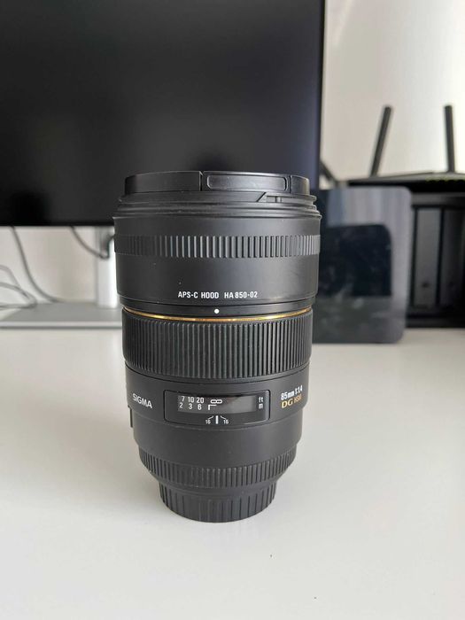 Vand obiectiv Sigma 85mm 1.4 cu montura Canon