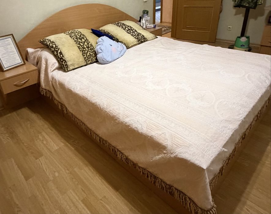 Продам спальный гарнитур в комплекте