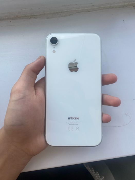 Продам Айфон XR белый