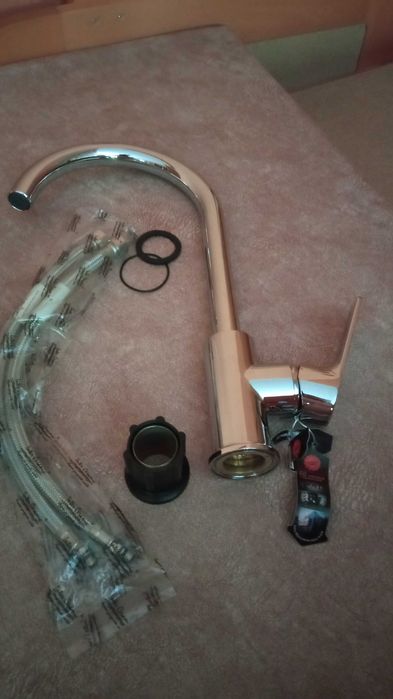 Ново. Смесител за мивка