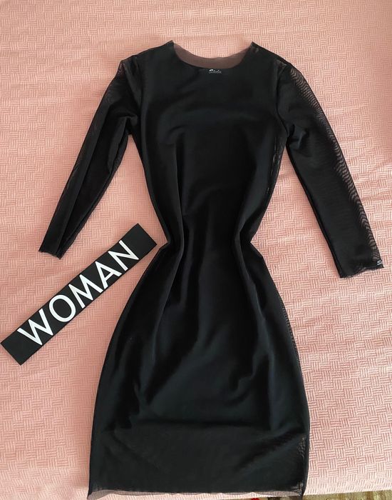 Къса черна рокля