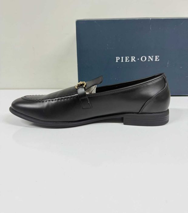 Pier One Slip ons Black