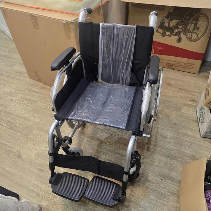 Продам новую инвалидную коляску
