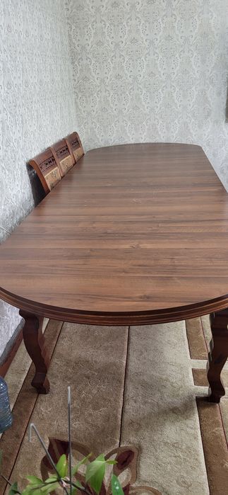 Деревянный стол в отличном состоянии