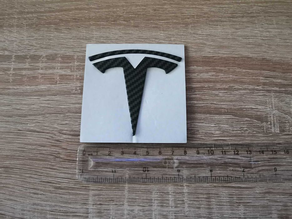 задно лого Tesla Model 3 карбон