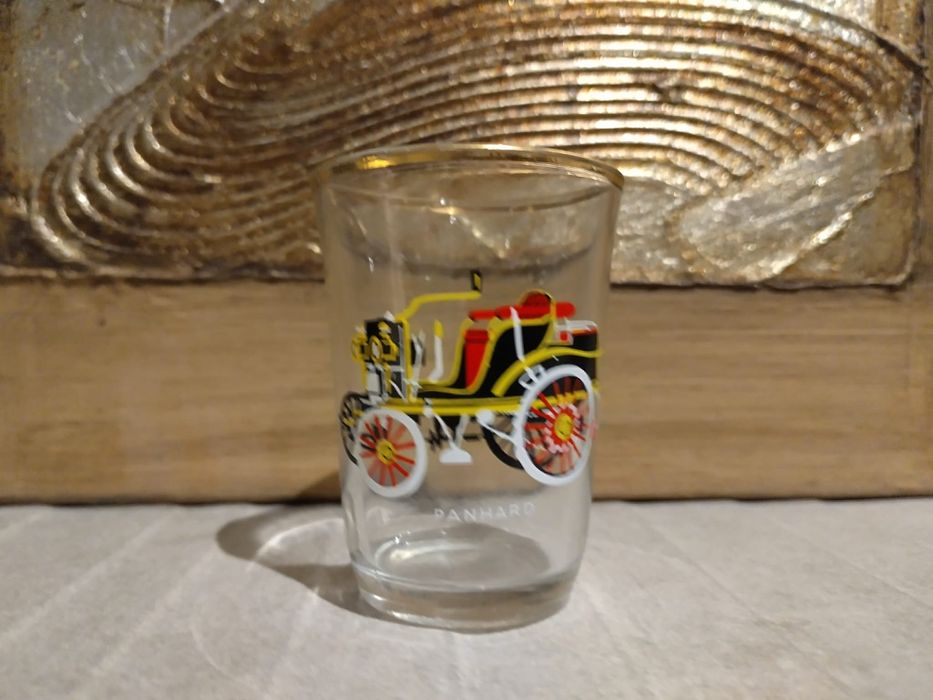 Старинна стъклена чаша с картинка от Англия