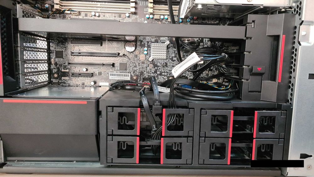 Vand Statie Grafica Lenovo ThinkStation P700