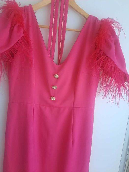 Rochie ocazie de nasa cu pene si strasuri, maneca triunghi mar 40/42