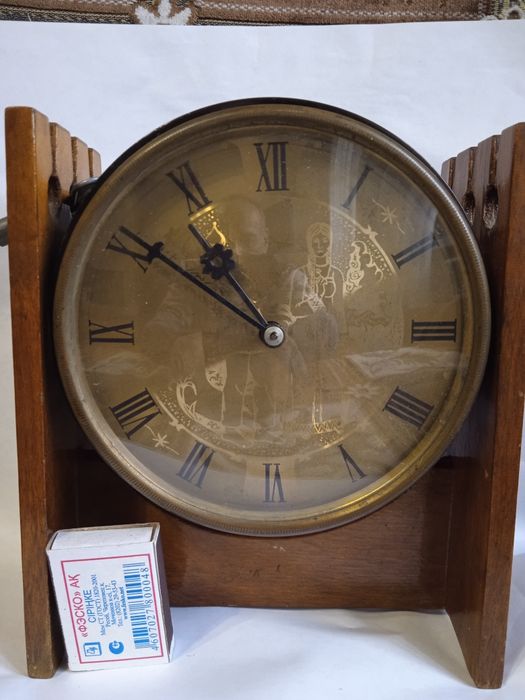 Часы Весна настольные СССР.