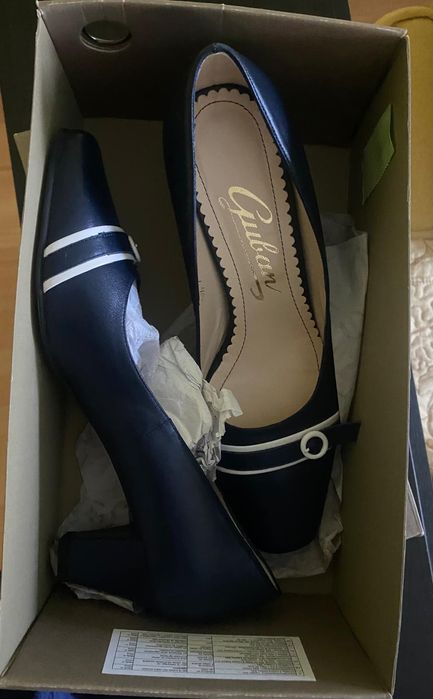 Vând pantofi în stare foarte bună