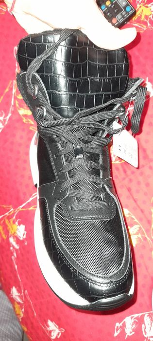 Боти чисто  нови