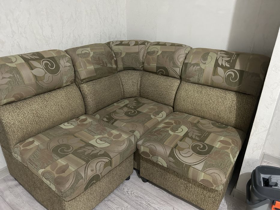 Диван в хорошом состояний