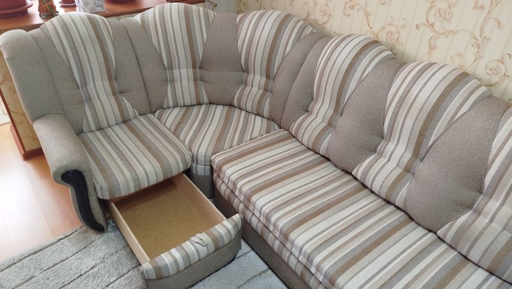 Продам угловой диван.