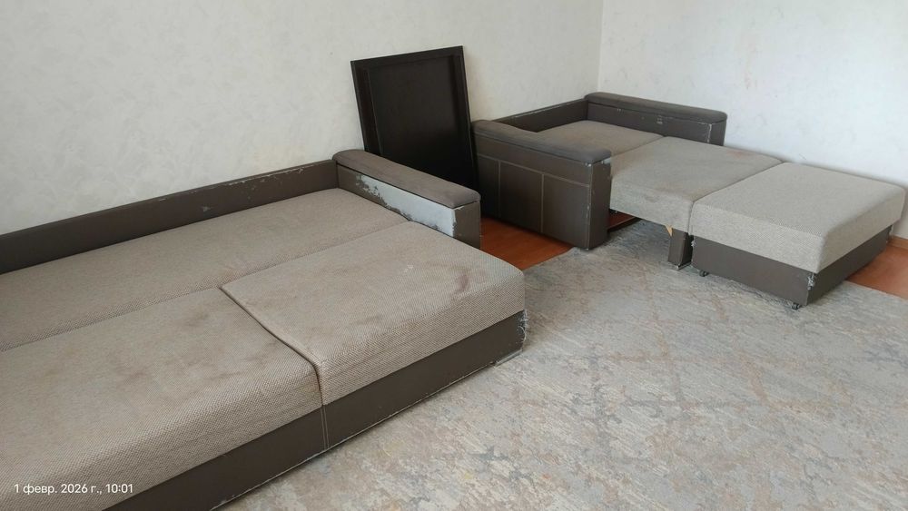 Диван в комплекте