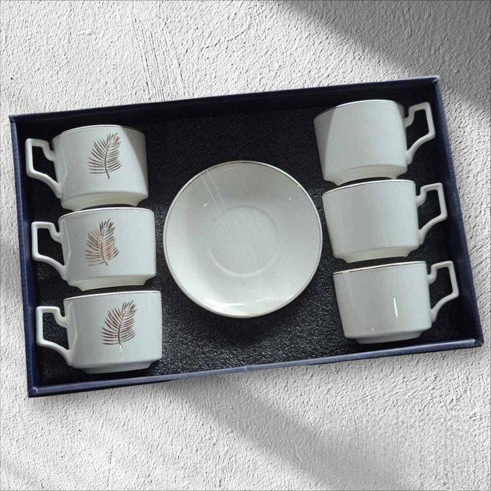 Луксозен порцеланов олекотен сервиз за кафе или чай в два размера